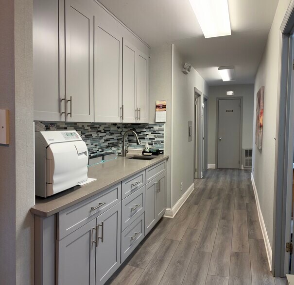 More Photos Of 500 Dorian Rd, Westfield Medical For Lease