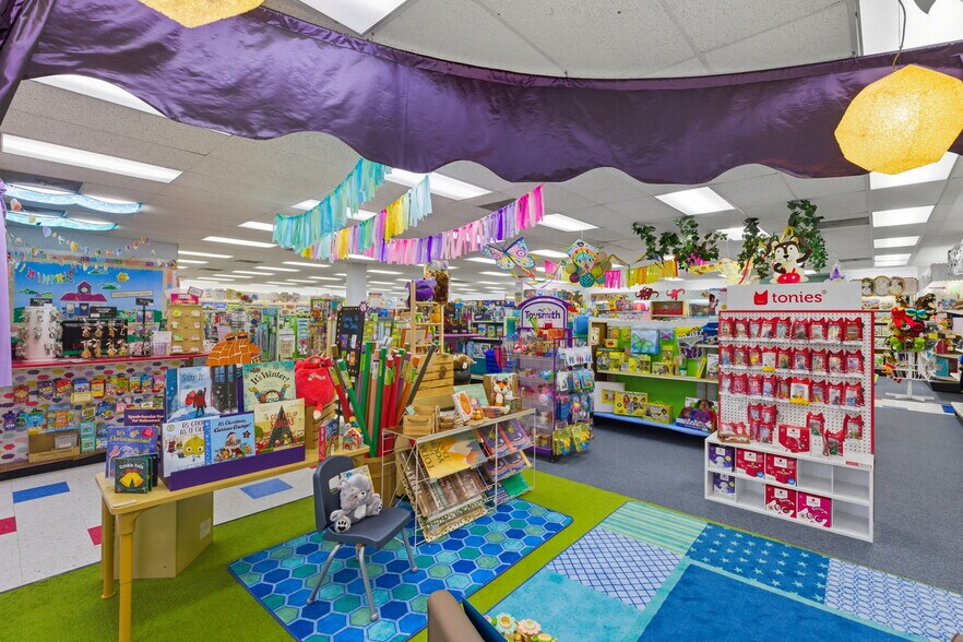 More Photos Of 825 North University Avenue, Little Rock Freestanding For Sale