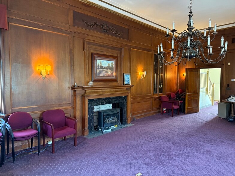 More Photos Of 27 Main St, Kingston Bank For Sale