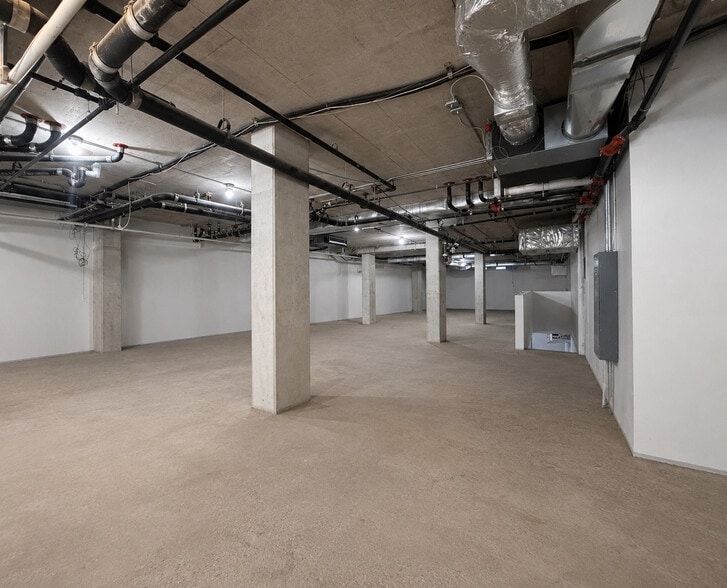 More Photos Of 350 W 44th St, New York Apartments For Lease