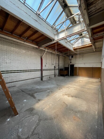 More Photos Of 5041-5047 N Western Ave, Chicago Flex For Lease