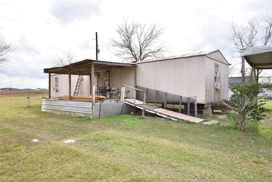 More Photos Of 6018 FM 360 Rd, Needville Trailer Camper Park For Sale