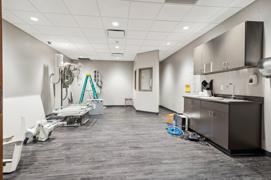More Photos Of 1414 Main St, Keokuk Office For Sale