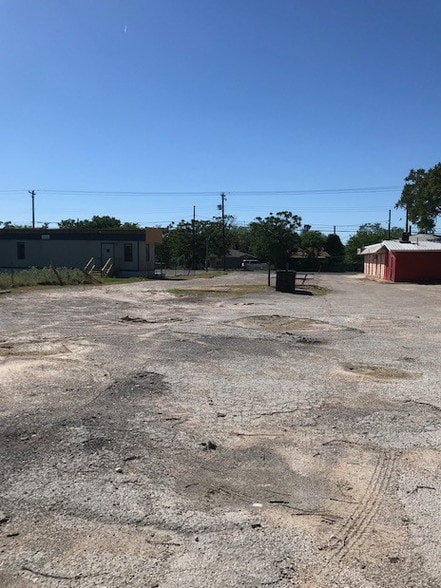 More Photos Of 905-909 Montopolis Dr, Austin Land For Sale