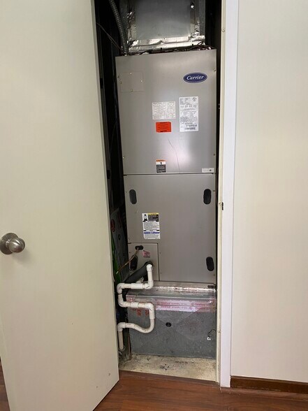 More Photos Of 9300-9306 Old Keene Mill Rd, Burke Loft Creative Space For Lease