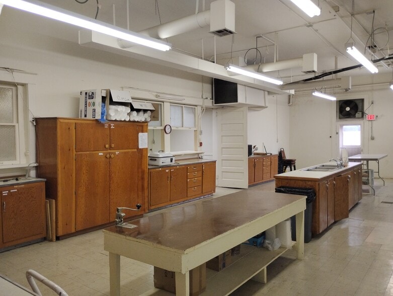 More Photos Of 906 Elm St, Coffeyville Religious Facility For Sale