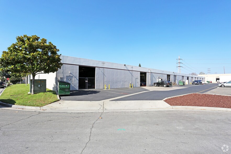 More Photos Of 3401-3419 W MacArthur Blvd, Santa Ana Warehouse For Lease