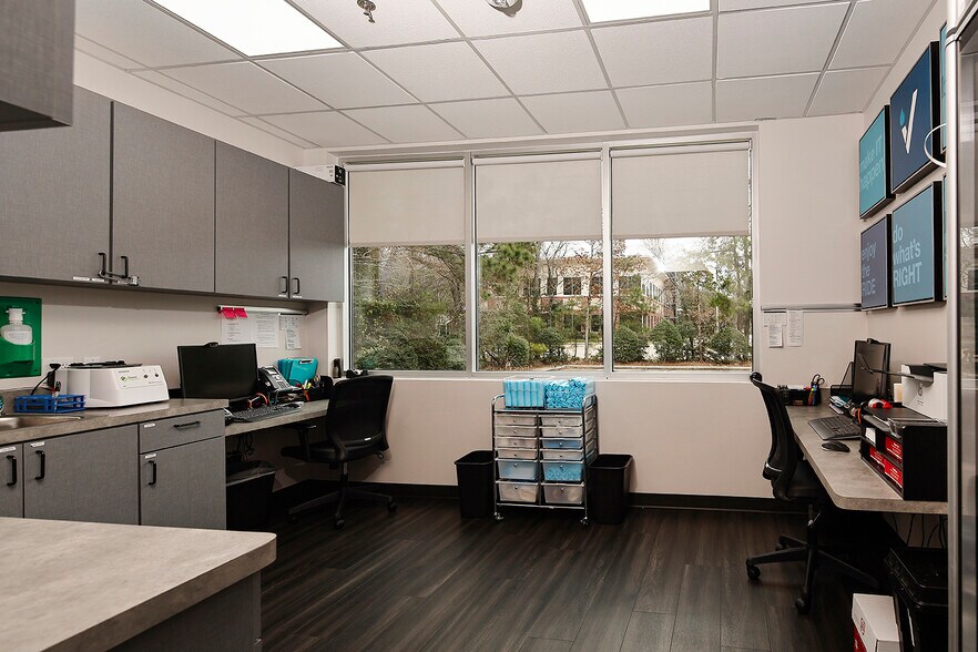 More Photos Of 114 Vision Park Blvd, Shenandoah Office For Sale