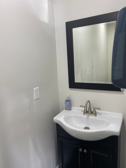 More Photos Of 147 E Foothill Blvd, Monrovia Storefront For Lease