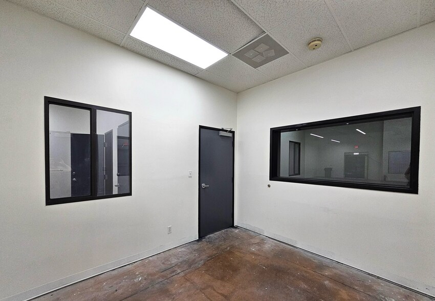 More Photos Of 4730 Spring Mountain Rd, Las Vegas Freestanding For Lease