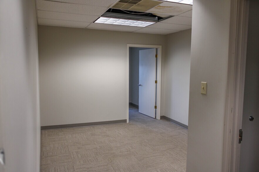 More Photos Of 201 E Markham St, Little Rock Office For Lease