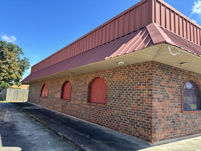 More Photos Of 2604 Campagna Dr, Chalmette Restaurant For Sale