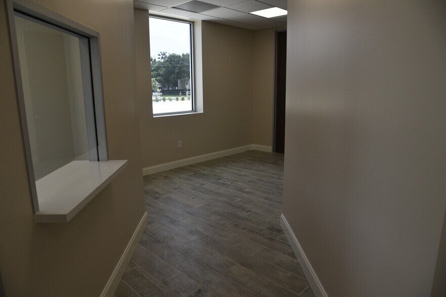 More Photos Of 17531 Roberts Rd, Hockley Unknown For Lease