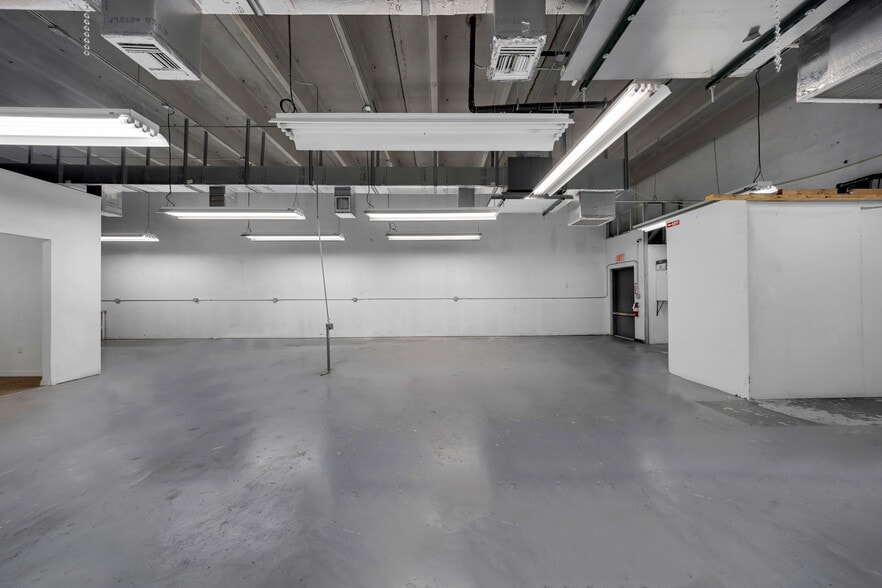 More Photos Of 2693 W 76th St, Hialeah Warehouse For Sale