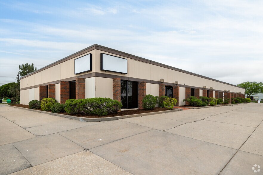 More Photos Of 7803 E Osie St, Wichita Research And Development For Lease