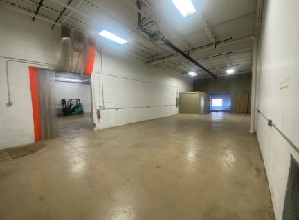More Photos Of 1700 Kiefer Dr, Zion Warehouse For Lease