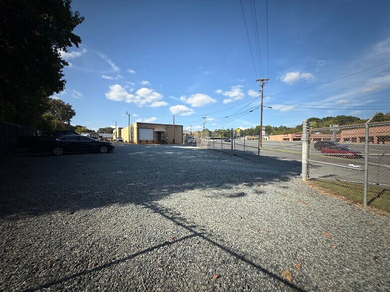 More Photos Of 8700 Monroe Rd, Charlotte Warehouse For Lease