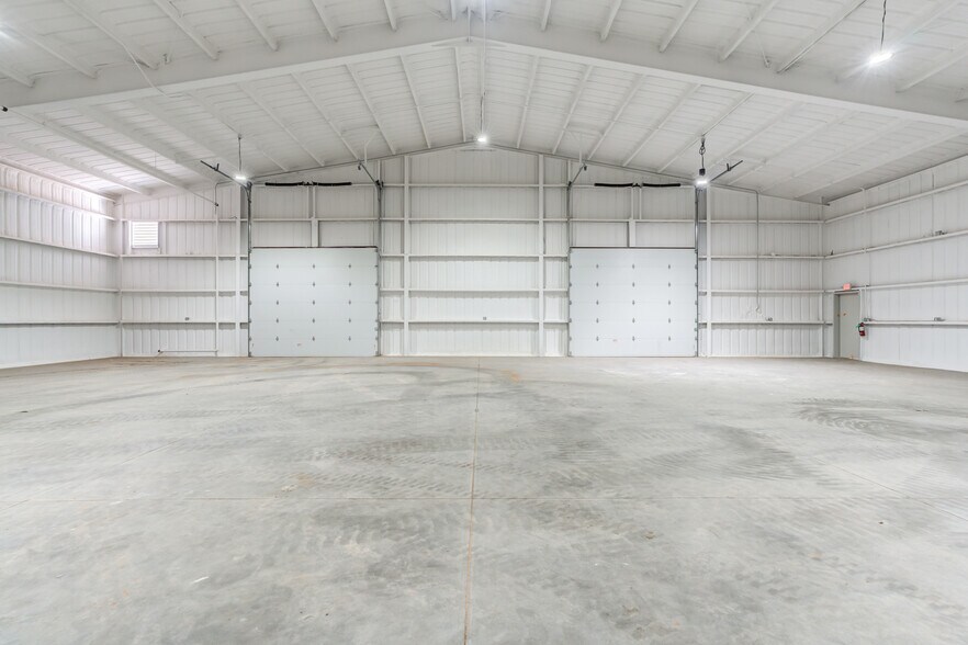 More Photos Of 3205 118th St, Lubbock Distribution For Sale