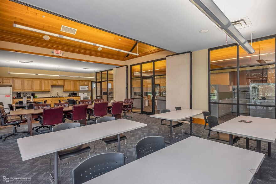 More Photos Of 10100 Woolworth Rd, Keithville Medical For Lease