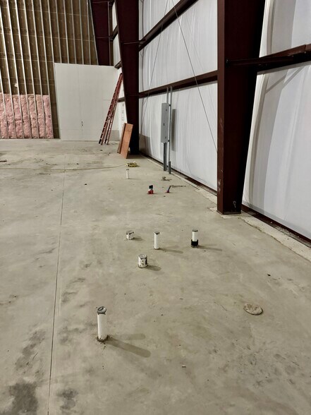 More Photos Of 5700 Eastside Parkway Dr, Gas City Light Distribution For Lease