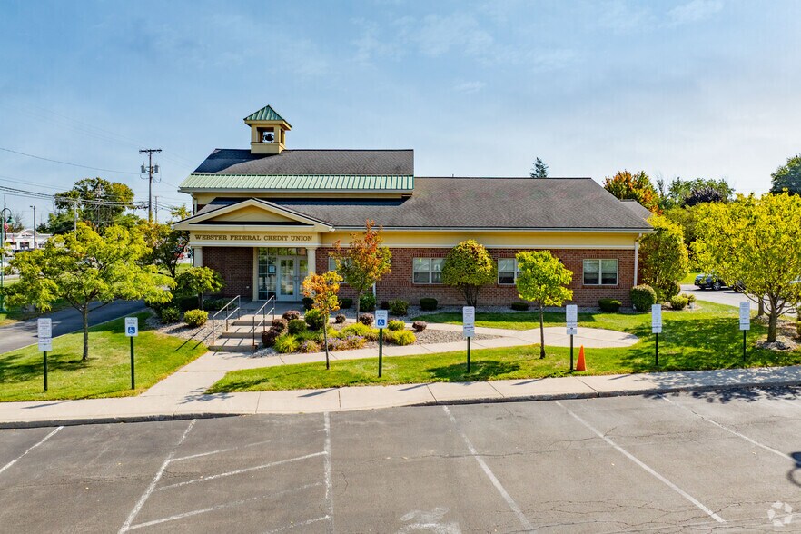 More Photos Of 815 Ridge Rd, Webster Bank For Lease