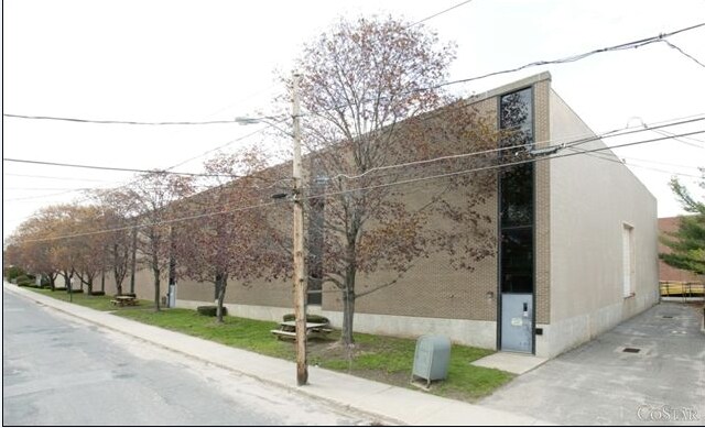 More Photos Of 70 North St, Torrington Warehouse For Lease