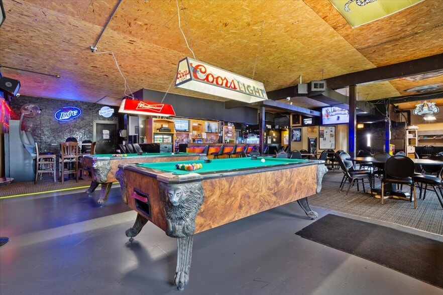 More Photos Of 626 16th Avenue, Council Bluffs General Retail For Sale