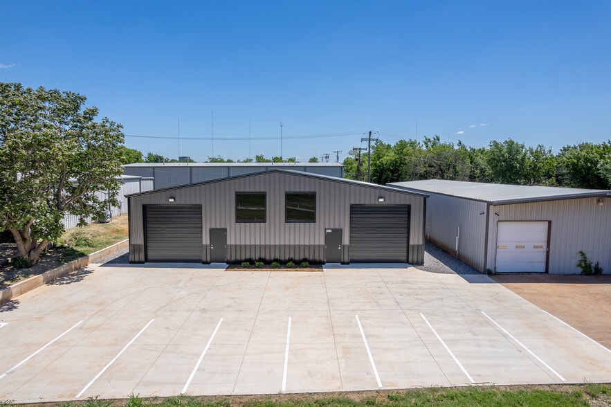 More Photos Of 8610 N Classen Blvd, Oklahoma City Warehouse For Lease