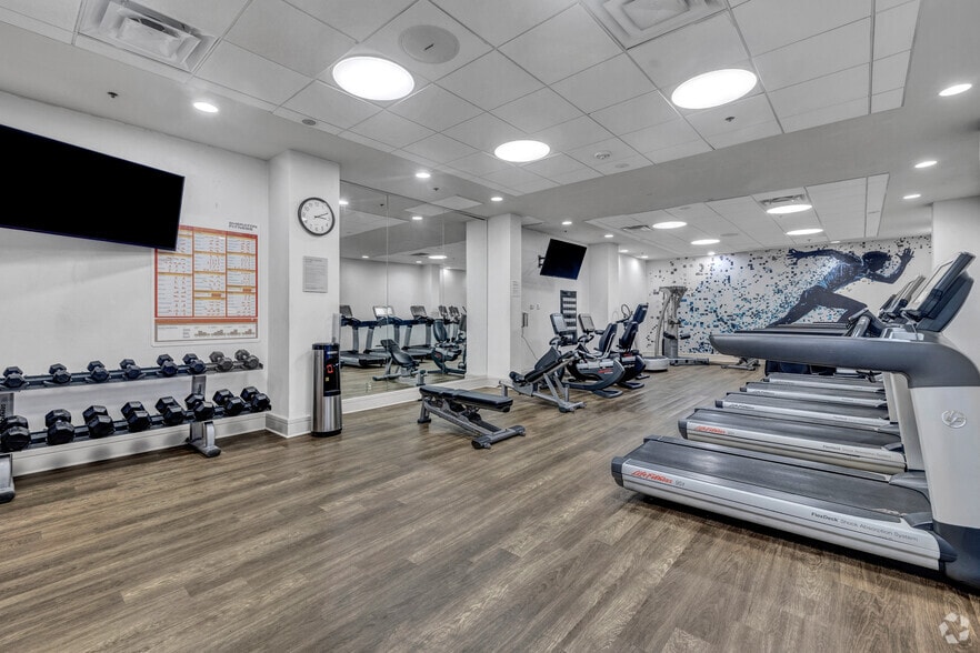 More Photos Of 15700 John F Kennedy Blvd, Houston Hotel For Sale