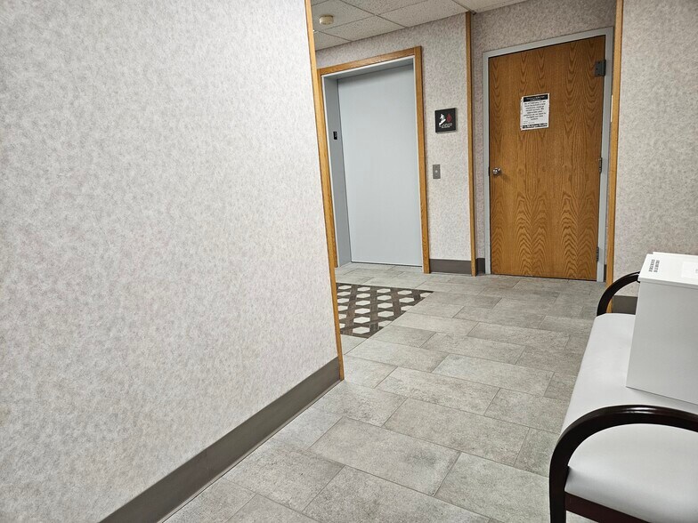 More Photos Of 4705 Towne Centre, Saginaw Medical For Sale