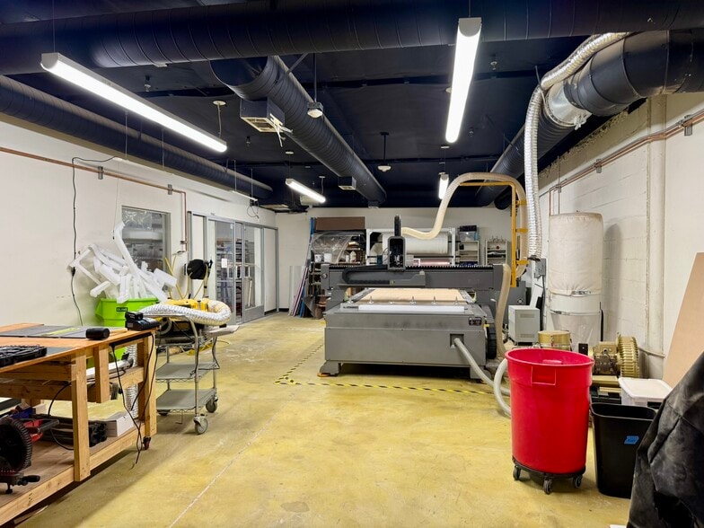 More Photos Of 17550 Gillette Ave, Irvine Manufacturing For Sale