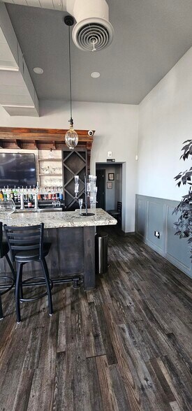 More Photos Of 124 S Broadway St, Coweta Storefront For Sale