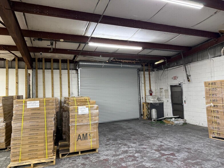 More Photos Of 325 Rand Yard Rd, Sanford Warehouse For Lease