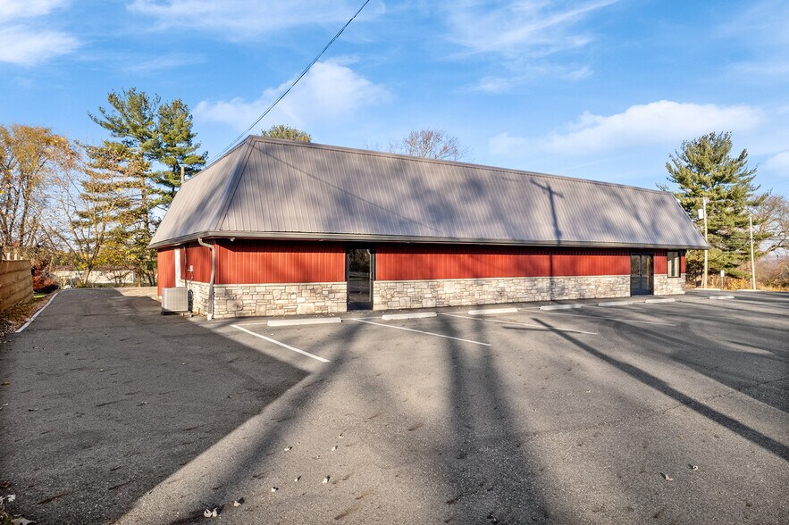 More Photos Of 4291 Manchester Ave NW, North Lawrence Office For Sale