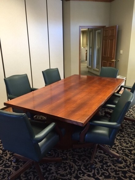 More Photos Of 2800-2828 W Country Club Dr, Oklahoma City General Retail For Lease