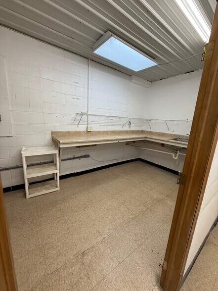 More Photos Of 1118 Sherman St, Bucyrus Flex For Sale