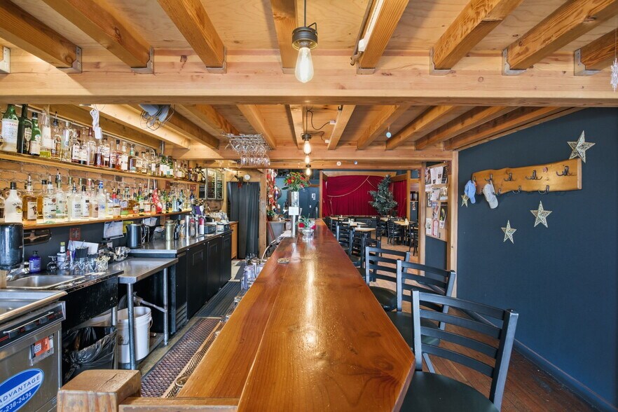 More Photos Of 657 E Main St, Cottage Grove Restaurant For Sale