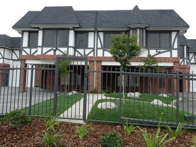 More Photos Of 1411 Railroad St, Glendale Warehouse For Lease