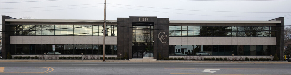 Primary Photo Of 100 E Old Country Rd, Mineola Medical For Lease