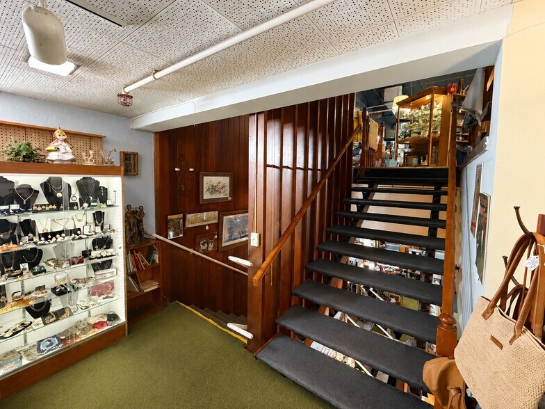 More Photos Of 123 S Union St, Traverse City Freestanding For Sale