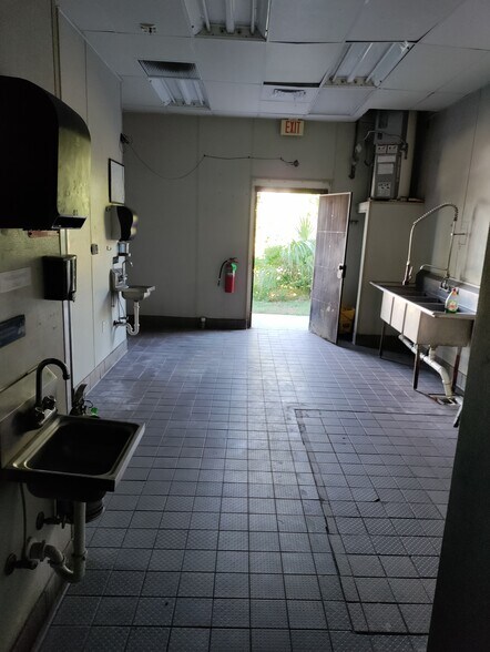 More Photos Of 29835 US Highway 19 N, Clearwater Restaurant For Lease