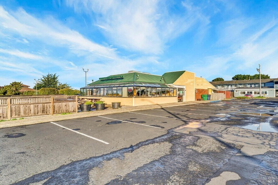 More Photos Of 760 S Main St, Fort Bragg Restaurant For Sale