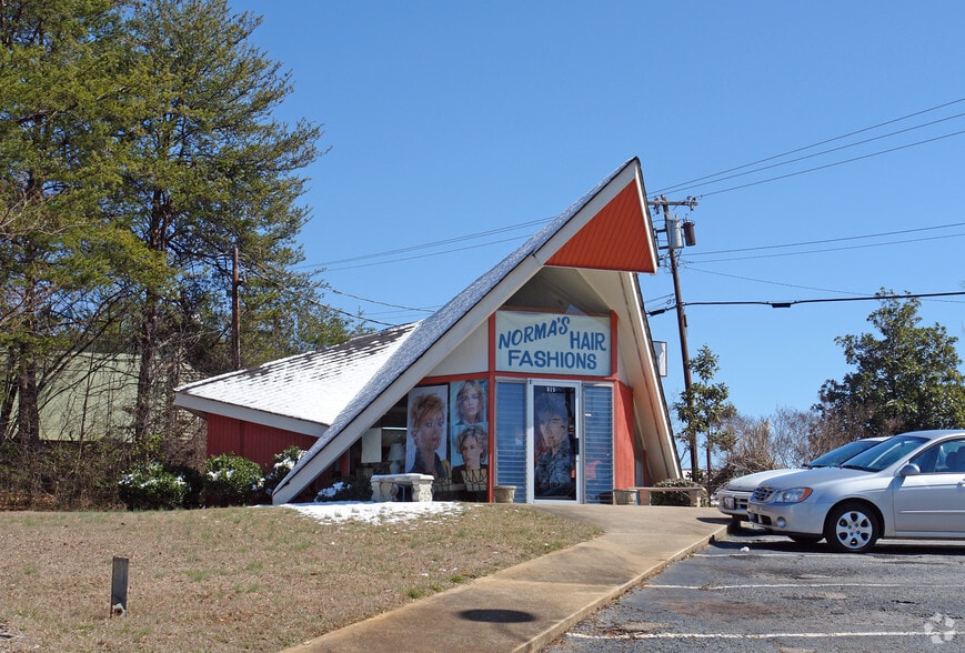 More Photos Of 815 S Pendleton St, Easley Freestanding For Sale