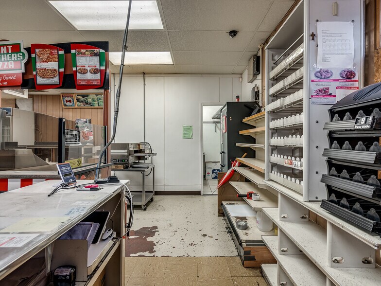 More Photos Of 200 N Broadway Ave, Geary Convenience Store For Sale