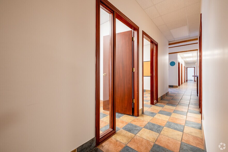 More Photos Of 8477 Rue Hochelaga, Montréal Office For Lease