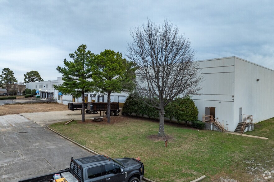 Primary Photo Of 4140 BF Goodrich, Memphis Distribution For Lease