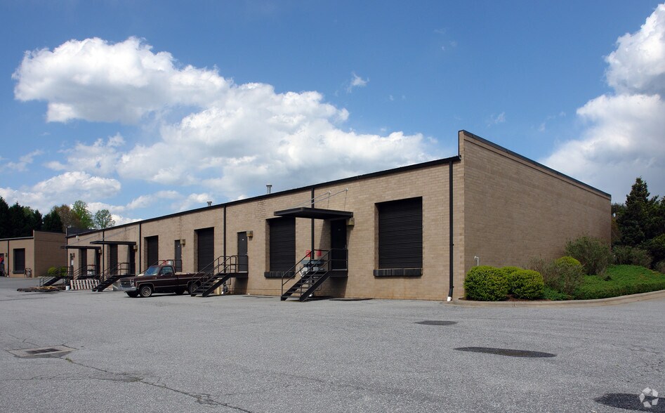 More Photos Of 301 10th St NW, Conover Office For Lease