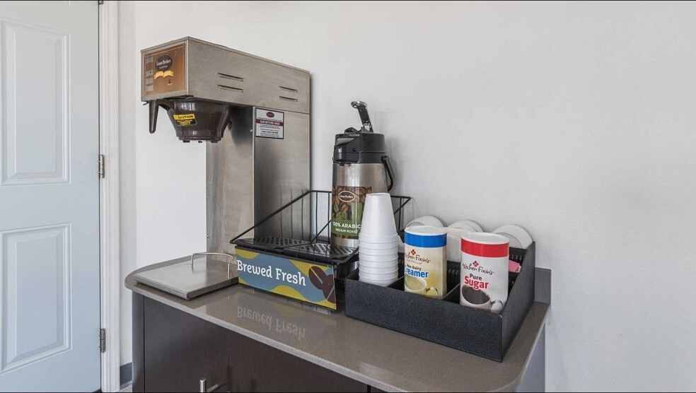More Photos Of 1350 W Main St, Barstow Hotel For Sale
