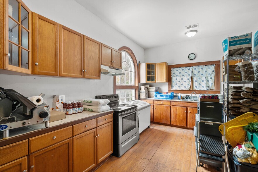 More Photos Of 925 10th St, Port Royal Restaurant For Sale