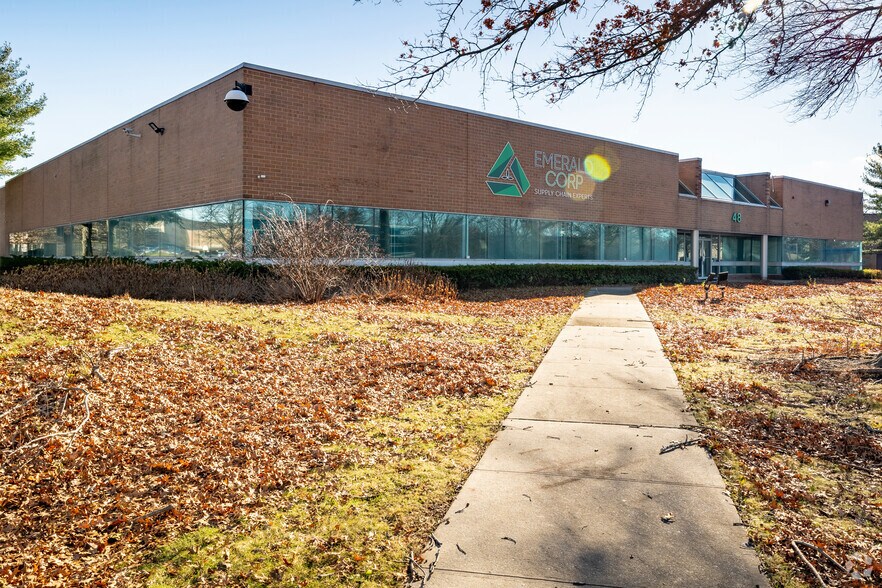 More Photos Of 48 Mall Dr, Hauppauge Light Manufacturing For Lease